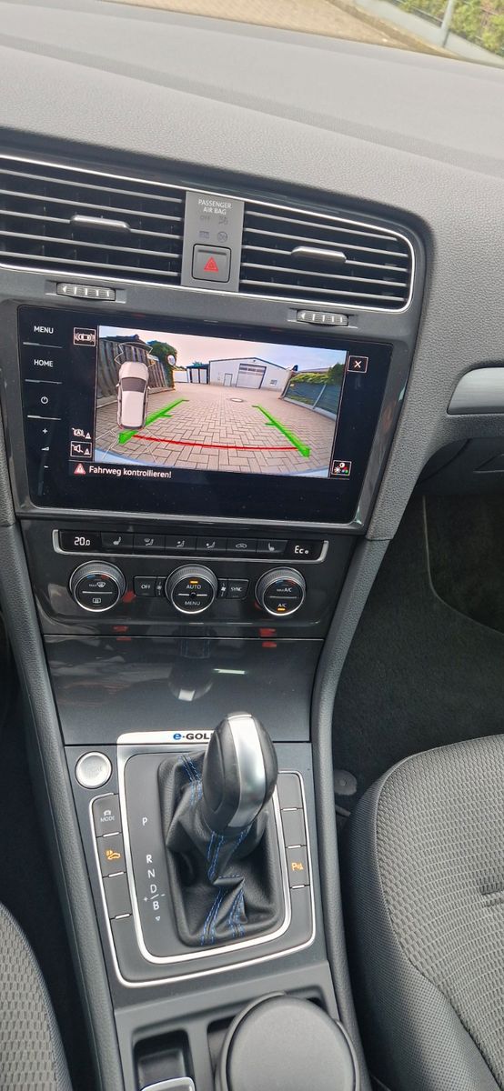 Volkswagen Golf VII e-Golf - Samsaru's Car Outlet