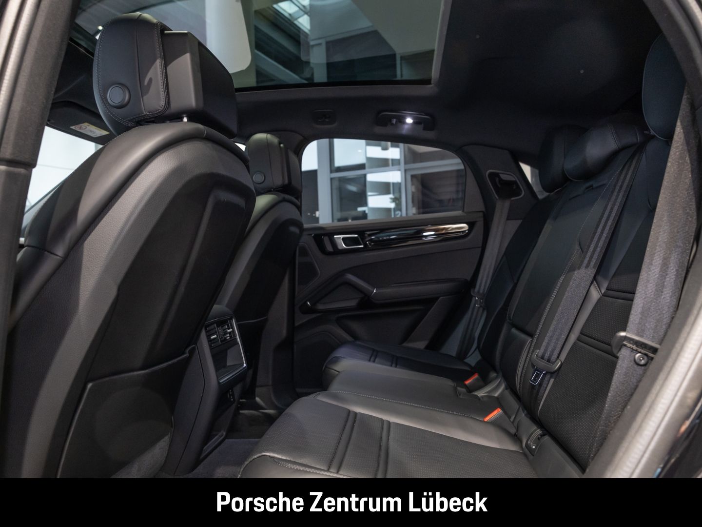 Porsche Cayenne S Coupe Hinterachslenkung Head-Up
