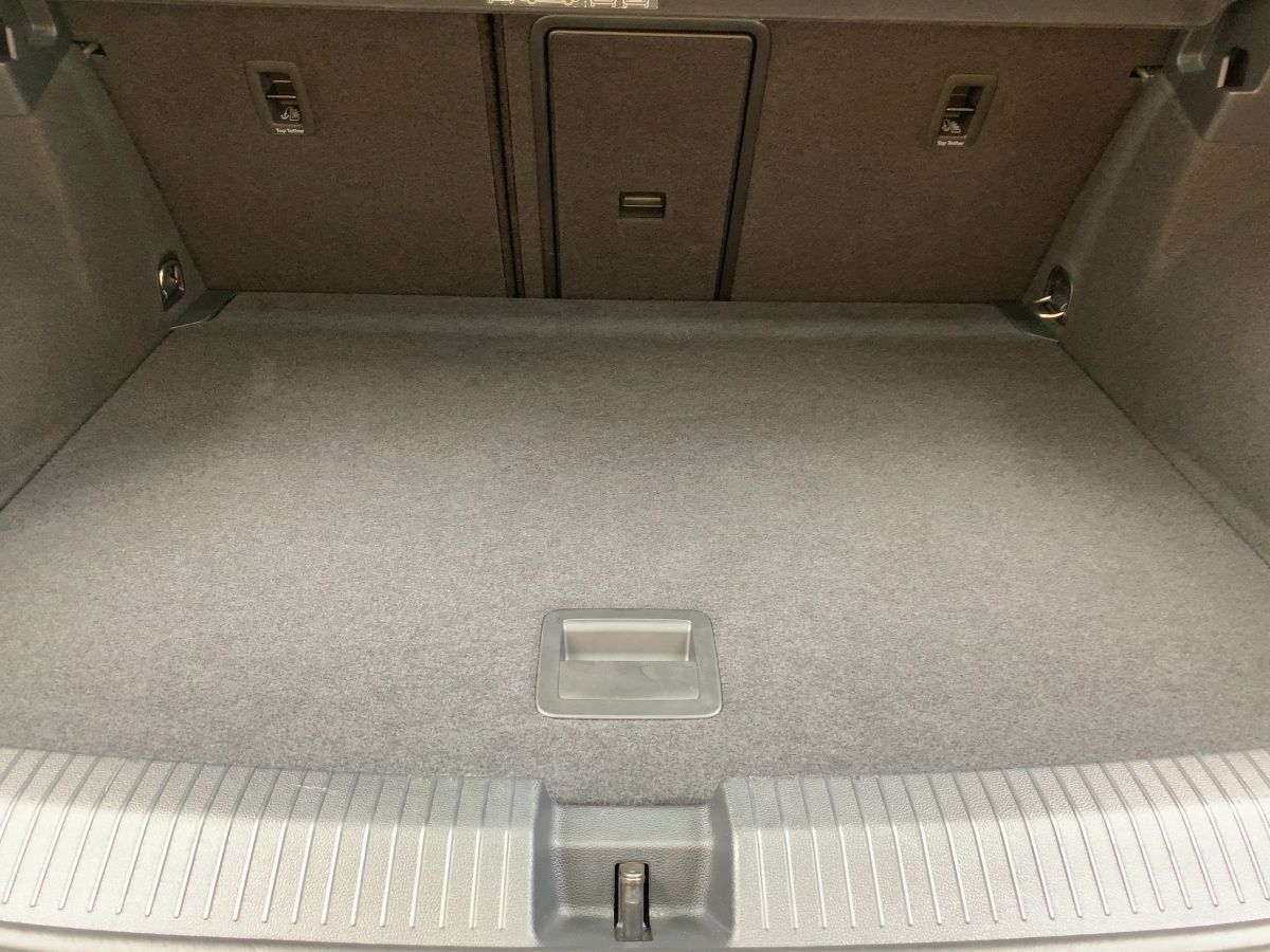 Volkswagen T-Roc 1.5 TSI DSG R-LINE - Samsaru's Car Outlet