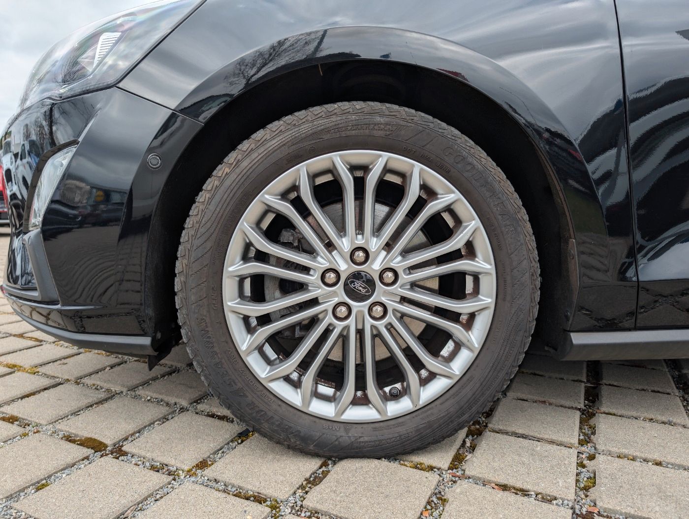 Ford Focus Turnier 1.5 Titanium X Aut - Samsaru's Car Outlet