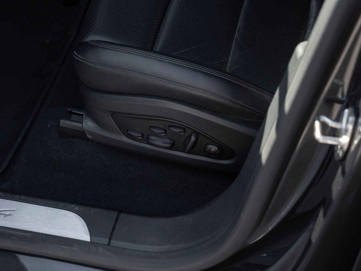 Porsche Macan 4 AHK Sport Chrono Paket Luftfederung