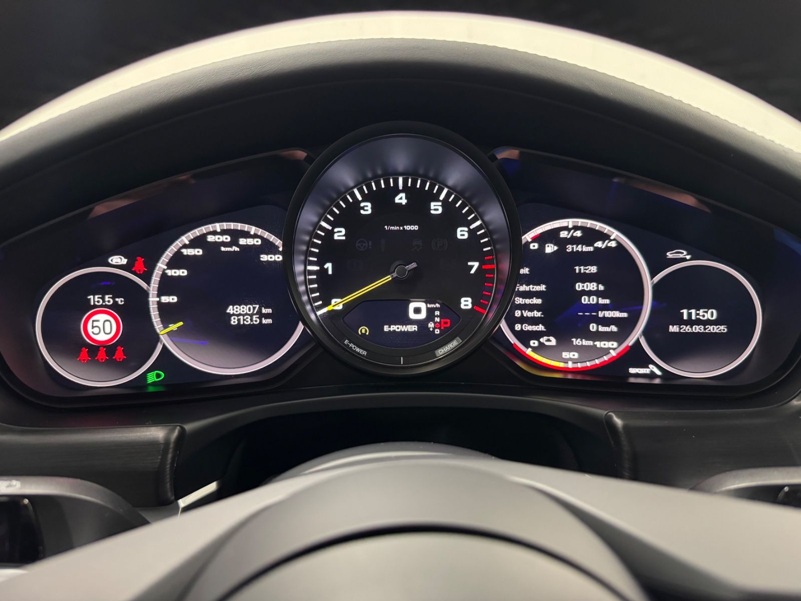 Porsche Panamera 4 E-Hybrid Platinum Edition