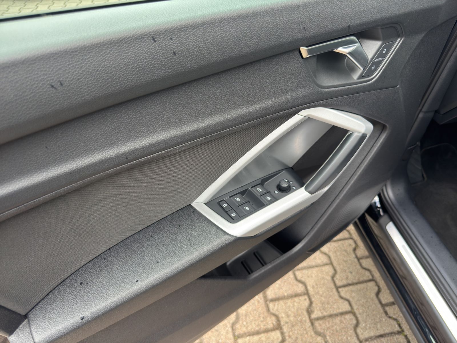 Audi Q3 35 2.0 TDI quattro advanced - Samsaru's Car Outlet