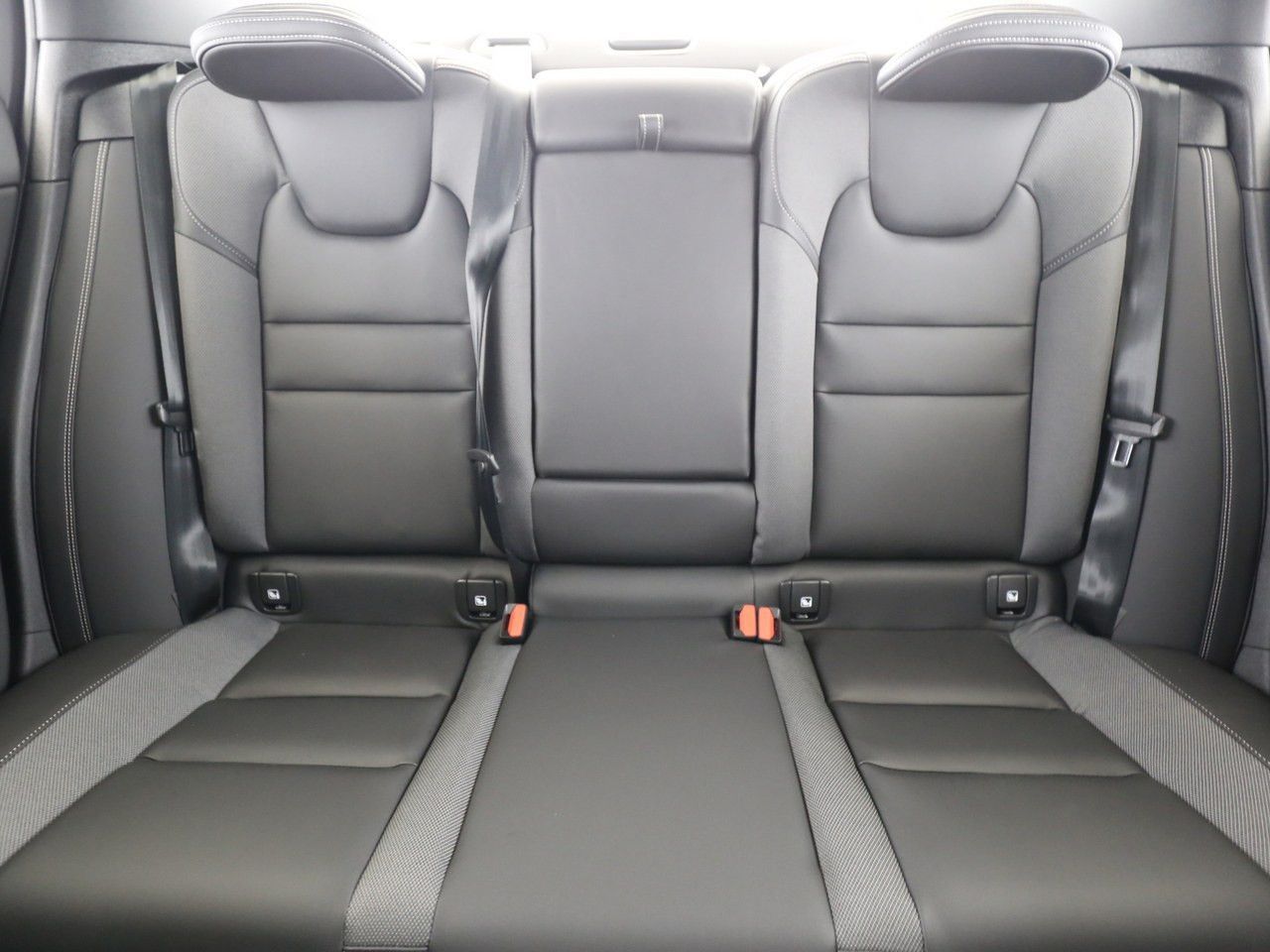 Volvo S60 T8 AWD Recharge Ultimate LED SD NAVI 19LM