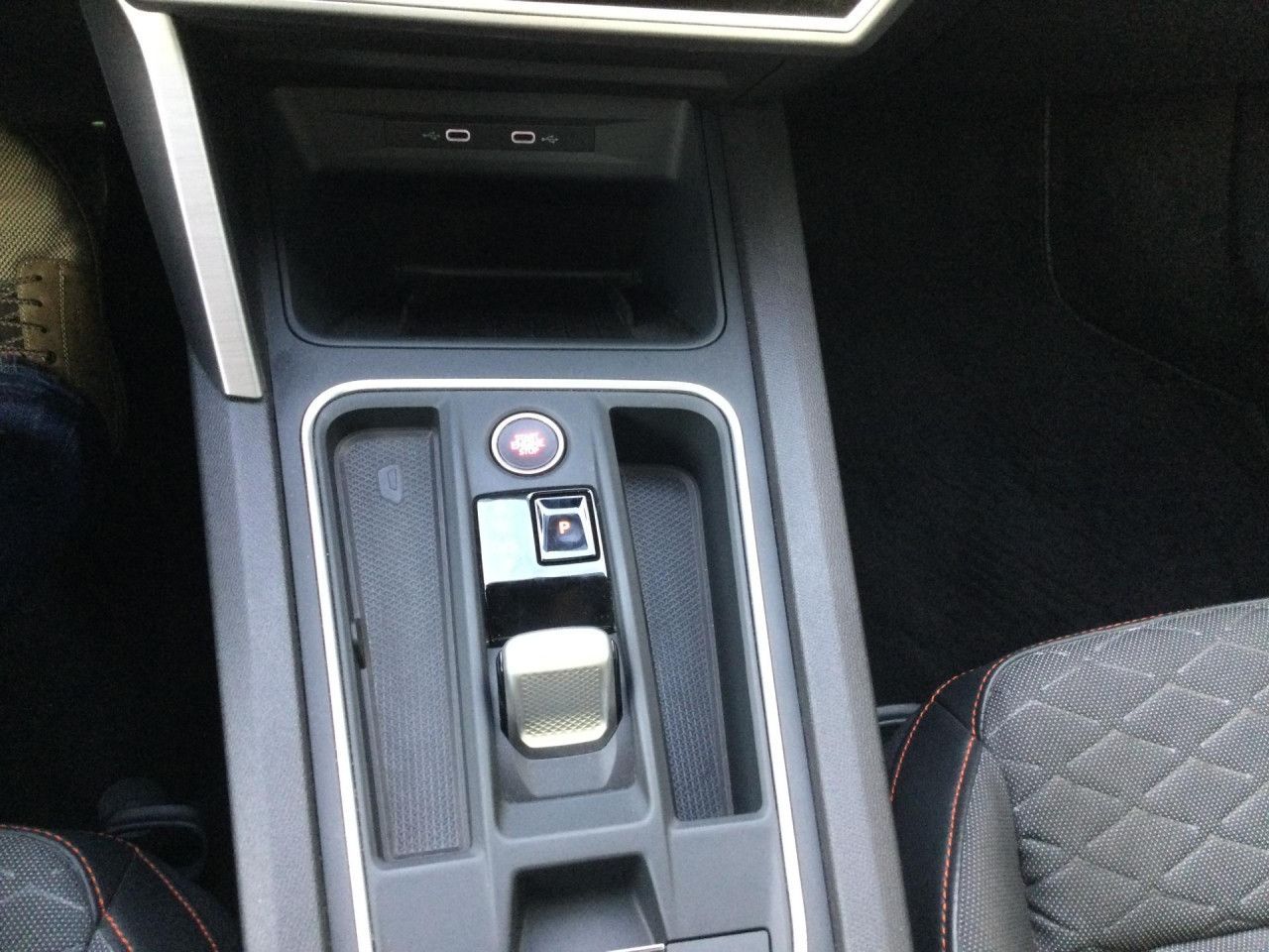 Seat Leon Sportstourer 1.5 eTSI FR AHK Pano
