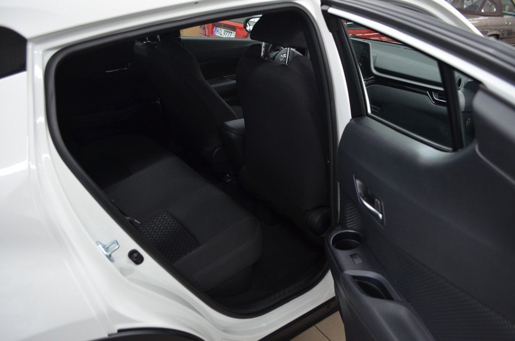 Toyota C-HR 1.8 Hybrid Flow - Samsaru's Car Outlet