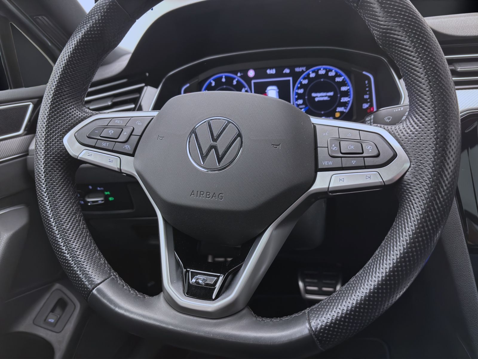 Volkswagen Passat Variant 2.0 TSI DSG 4M R-LINE PANO AHK NA