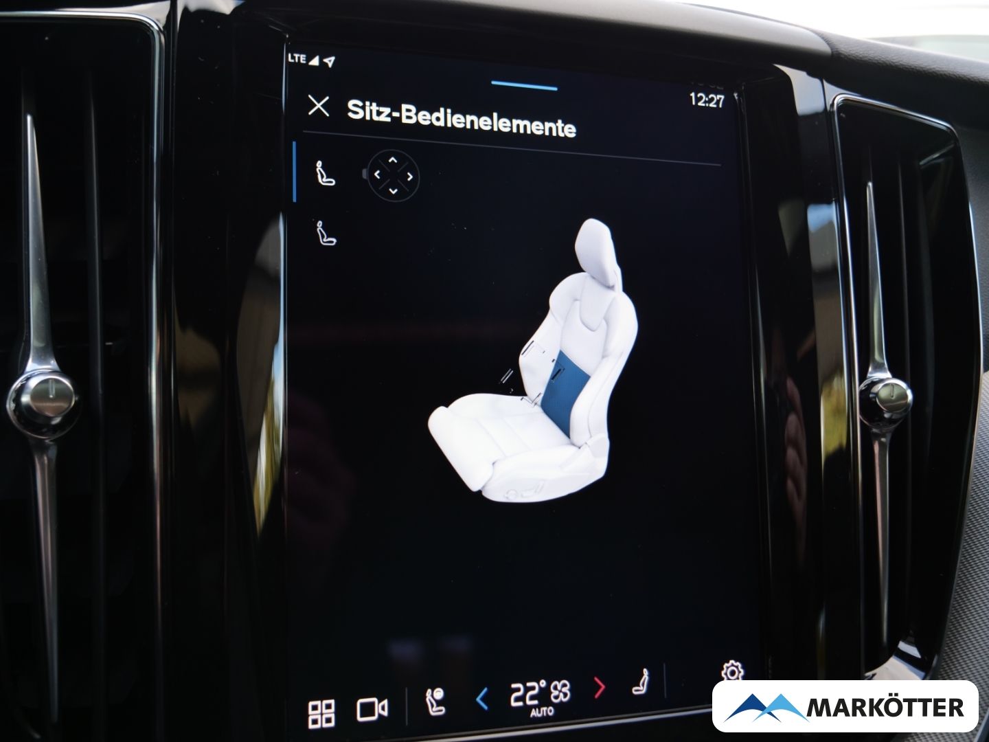 Volvo XC60 B5 AWD Plus Dark AHK/PANO/BLIS/360CAM/