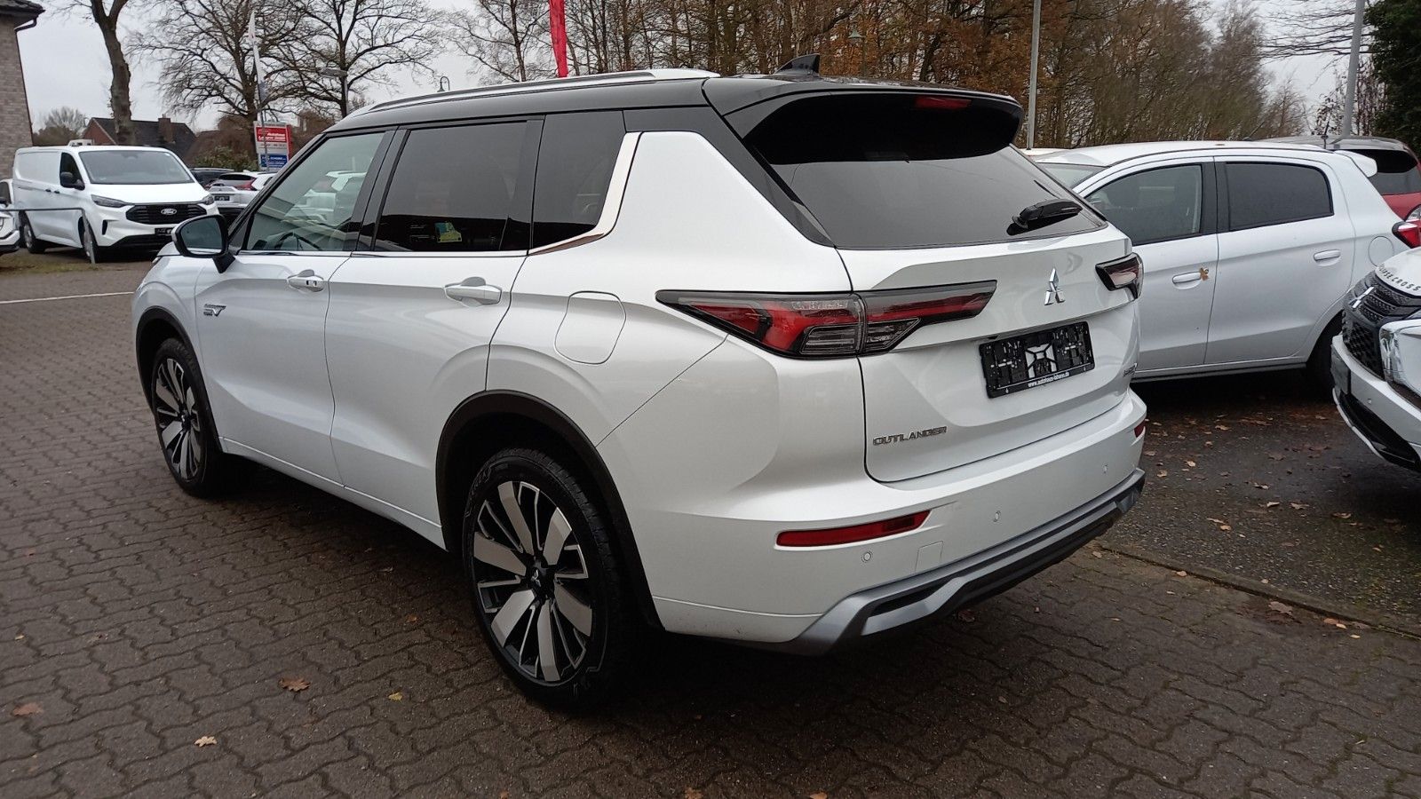 Mitsubishi Outlander PHEV Top