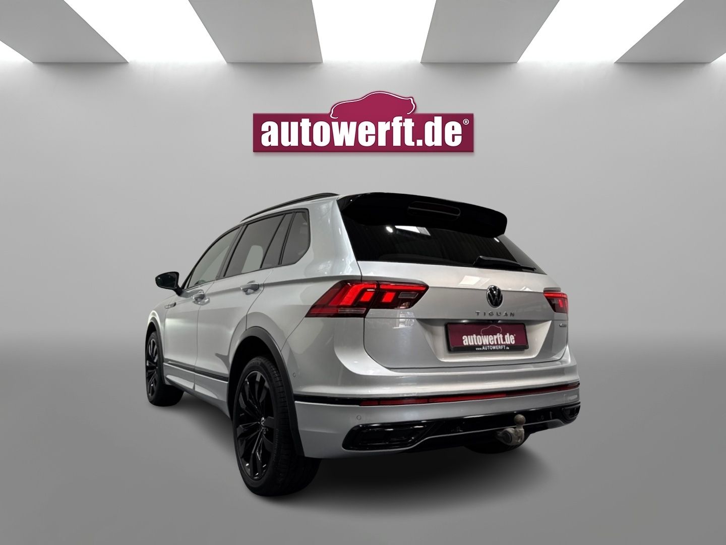 Volkswagen Tiguan 2.0 TDI 4M DSG R LINE BLACK PANO AHK MATR