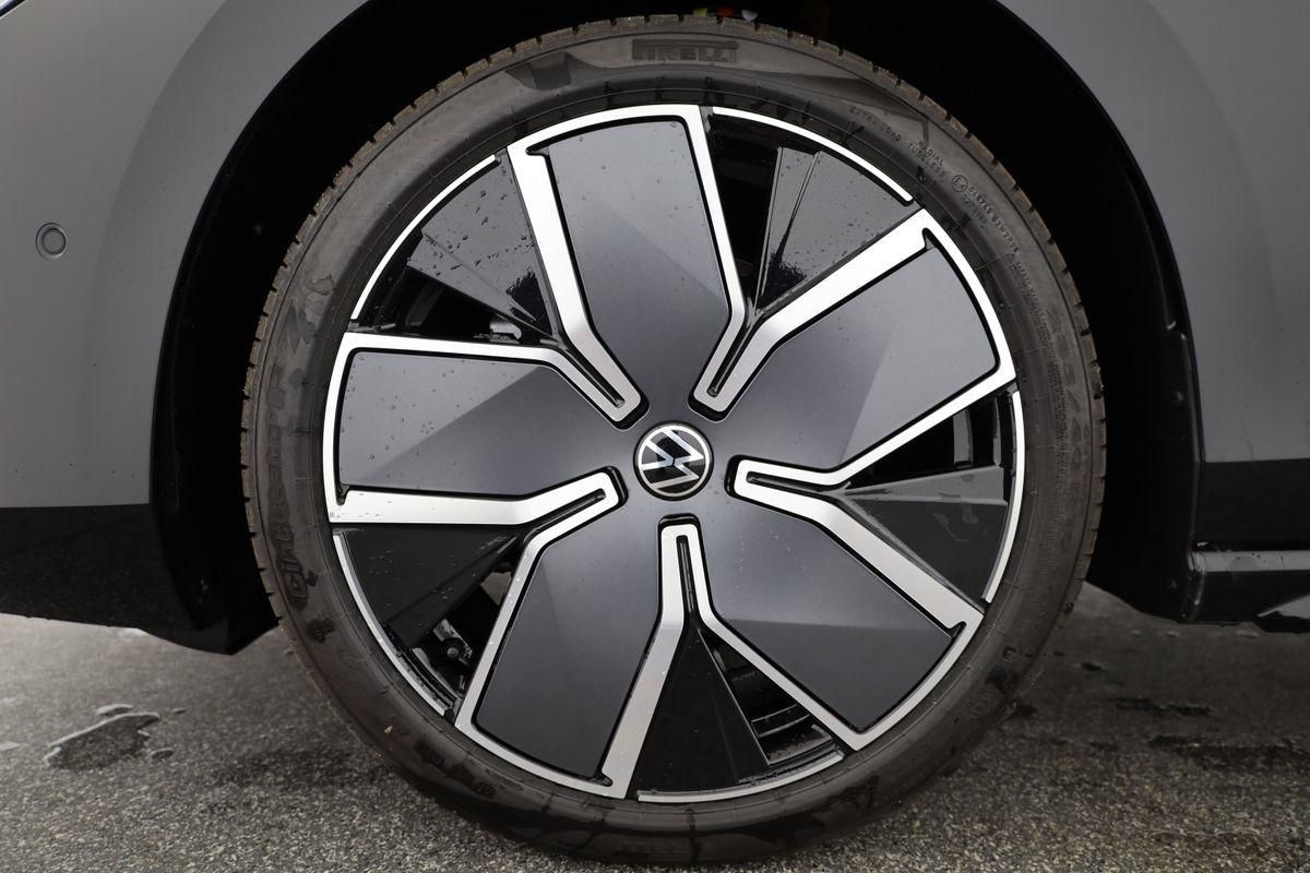 Volkswagen Passat Variant TDI DSG 4M R-LINE, Pano, AHK, IQ.