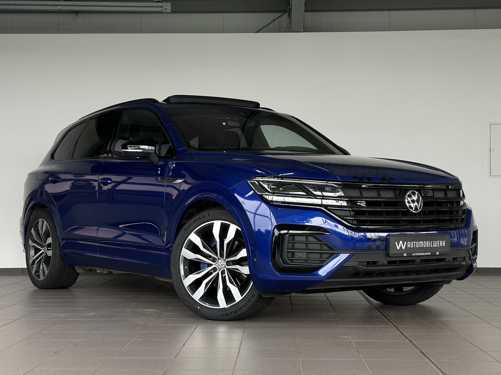 Volkswagen Touareg R-Line BLACK - Samsaru's Car Outlet