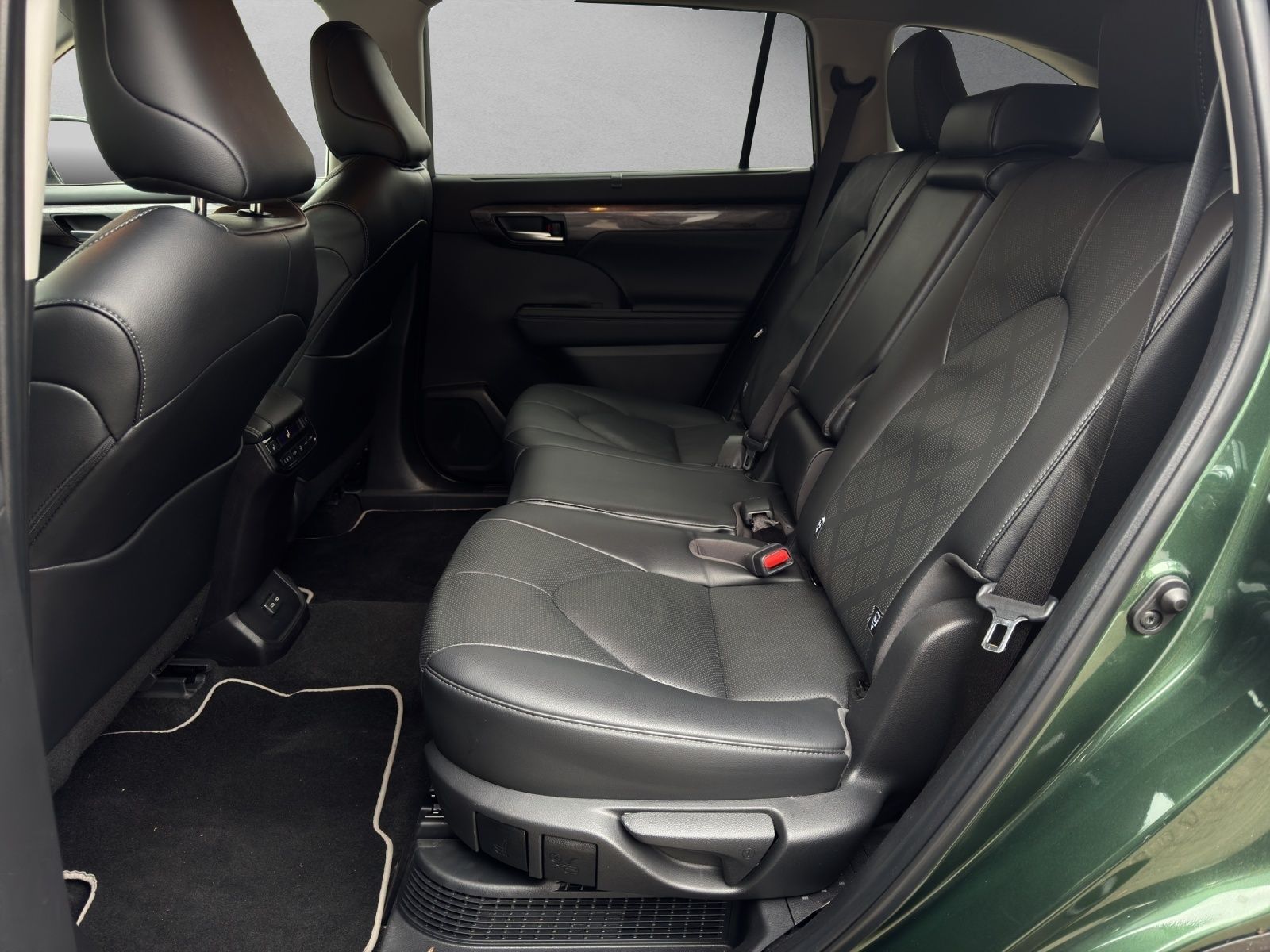 Toyota Highlander Hybrid Luxury 7 SITZER+LEDER+HuD+JBL