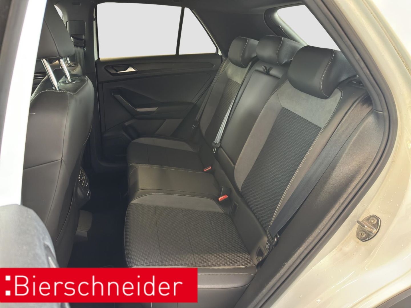 Volkswagen T-Roc 2.0 TSI DSG 4Mo. R - Samsaru's Car Outlet