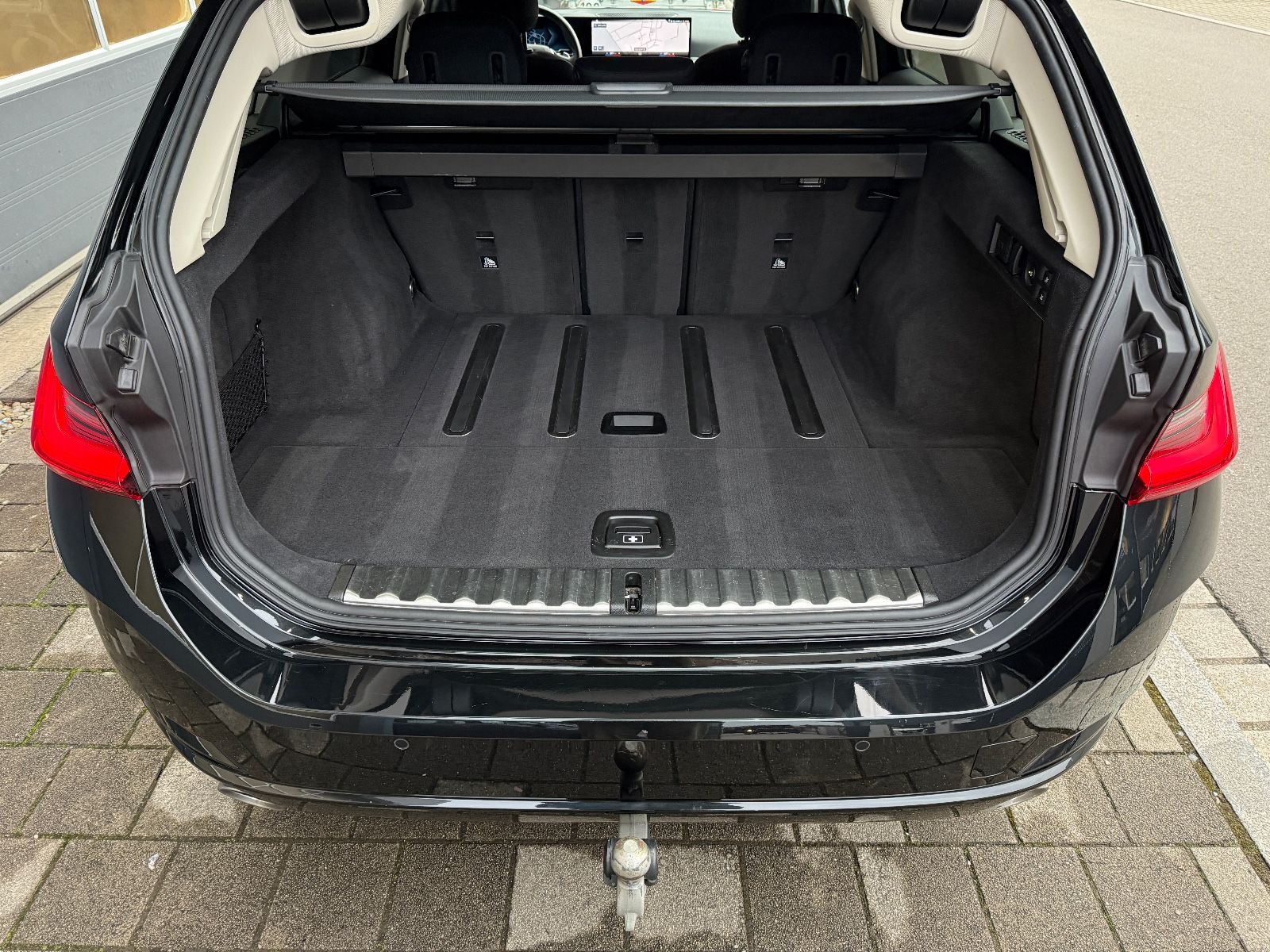 BMW 320 d xDrive - Samsaru's Car Outlet