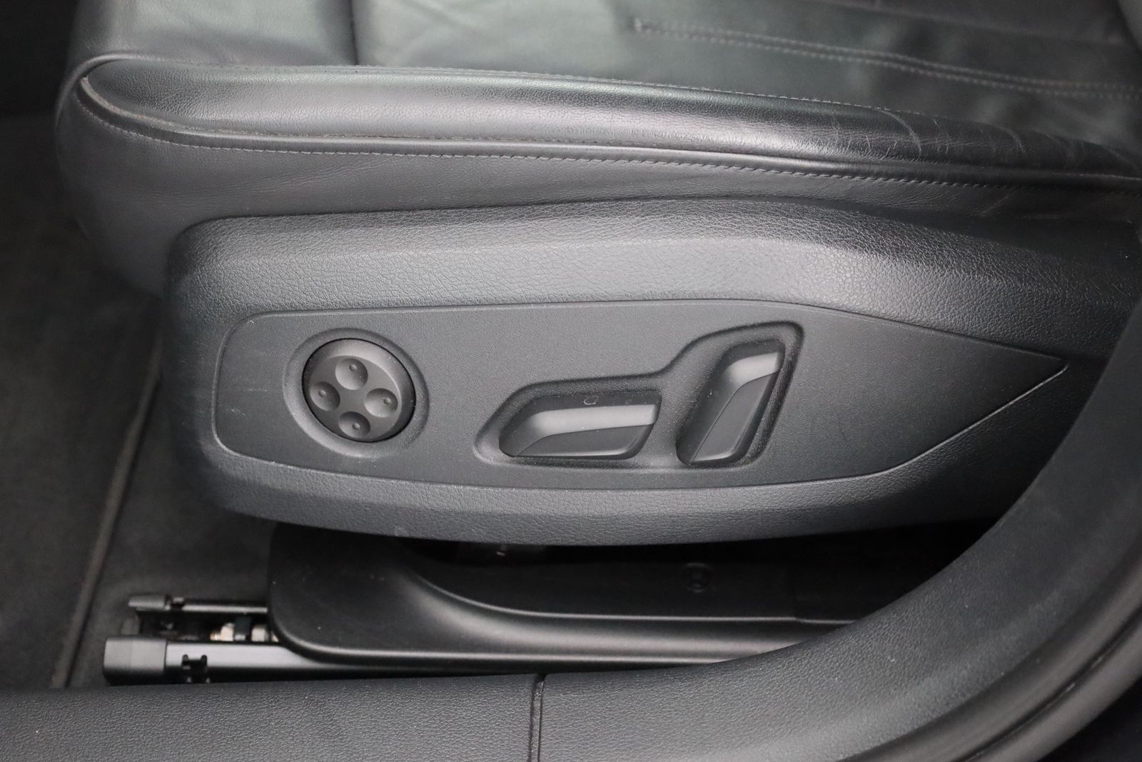 Audi A4 Avant 35 TFSI S-Line - Samsaru's Car Outlet