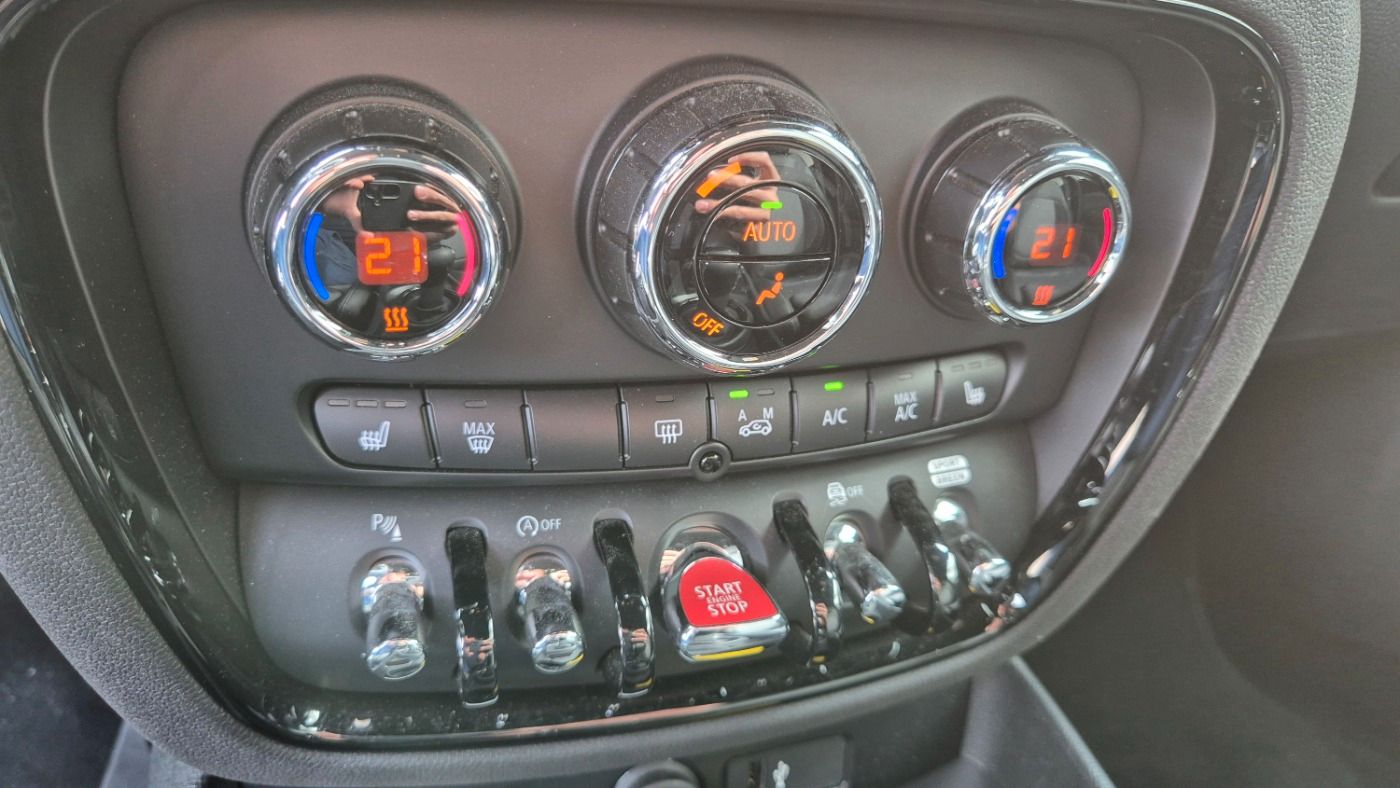 MINI COOPER - Samsaru's Car Outlet