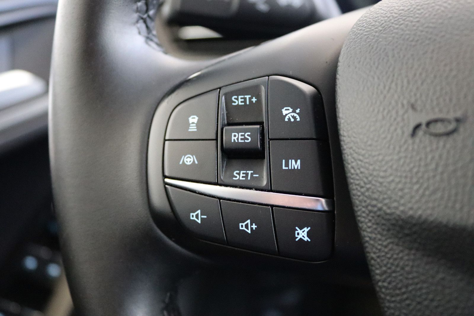 Ford Focus Turn. Aut. Titanium X *LED*NAV*RFK*Winterp
