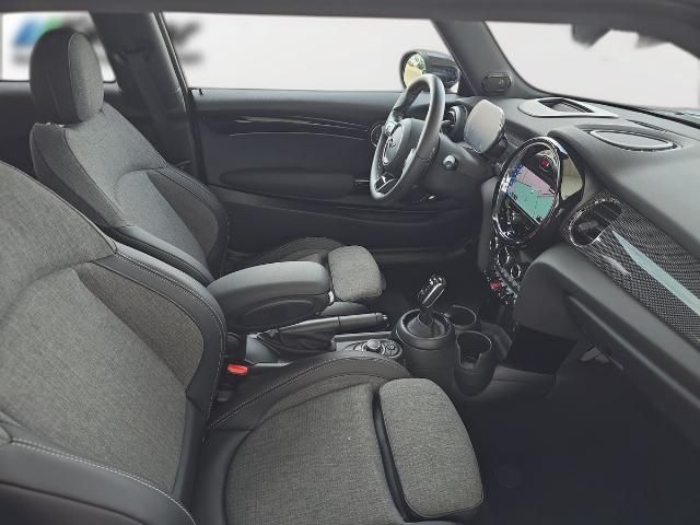 MINI Cooper S - Samsaru's Car Outlet