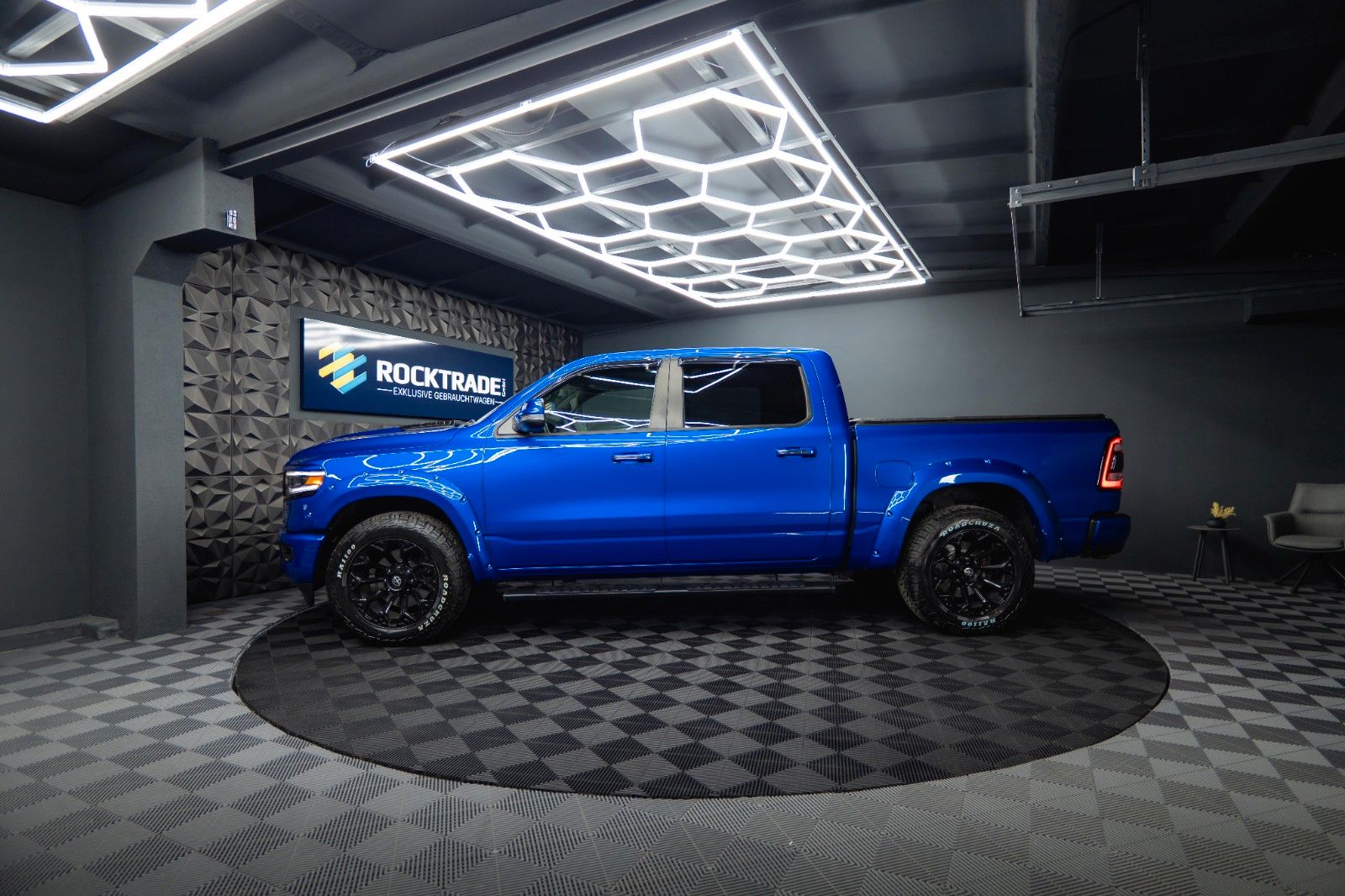 Dodge RAM 5.7 V8 HEMI 4x4 OFFROAD Night Limited 19%