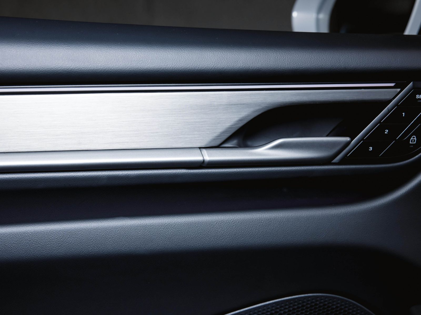 Porsche Macan 4 Electric - Samsaru's Car Outlet