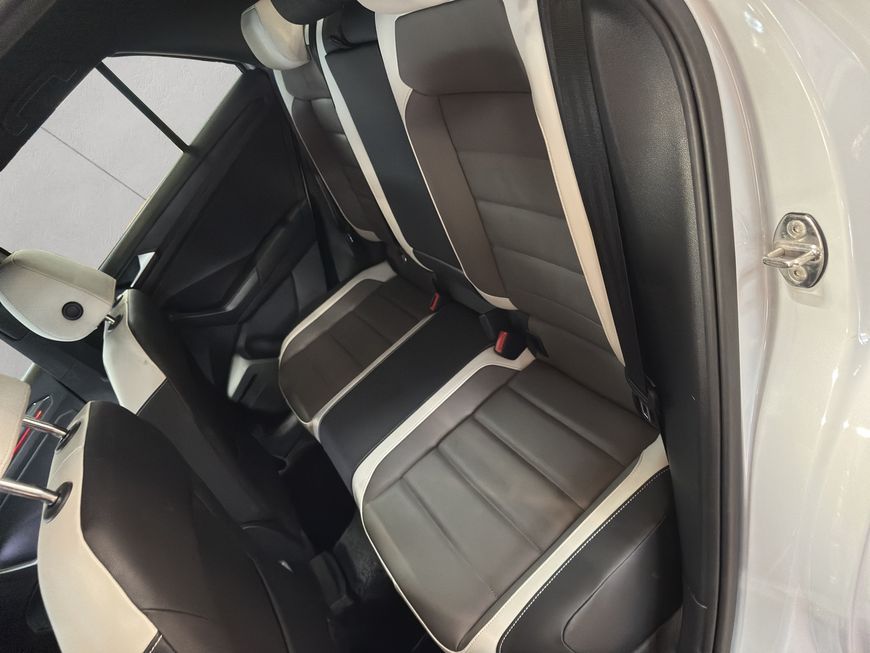 Volkswagen T-Roc 2.0 TSI 4MOTION - Samsaru's Car Outlet