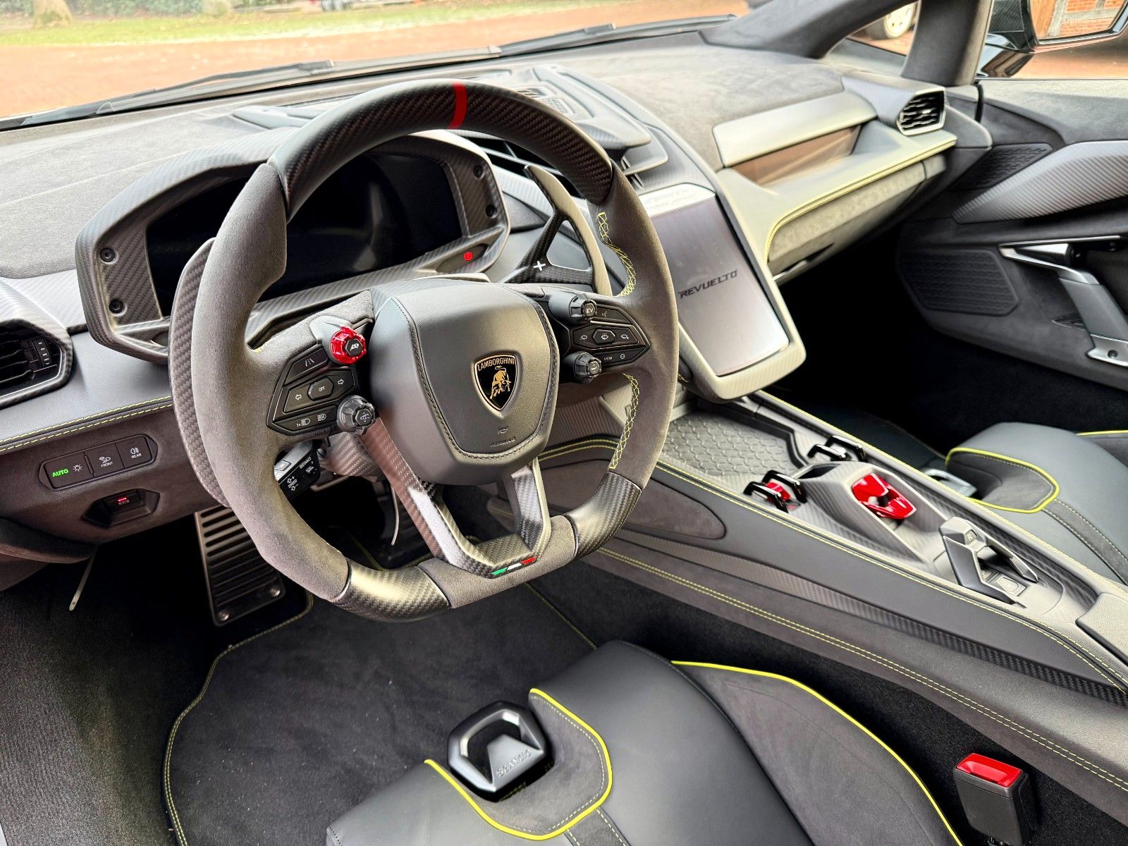 Lamborghini Revuelto V12 MY26/Carbon/PassengerDis/CorsaTex