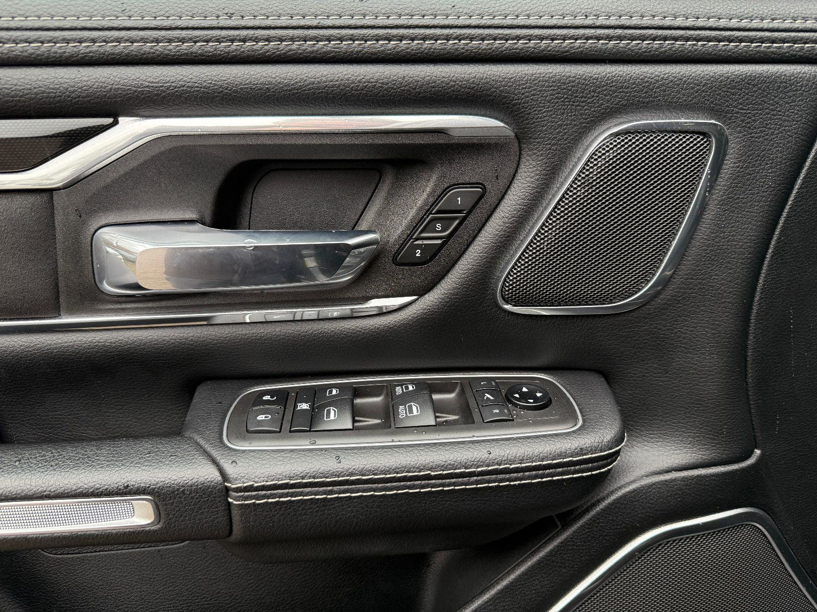 Dodge RAM Crew Cab LARAMIE NIGHT 22"/SPORTABGAS/360°