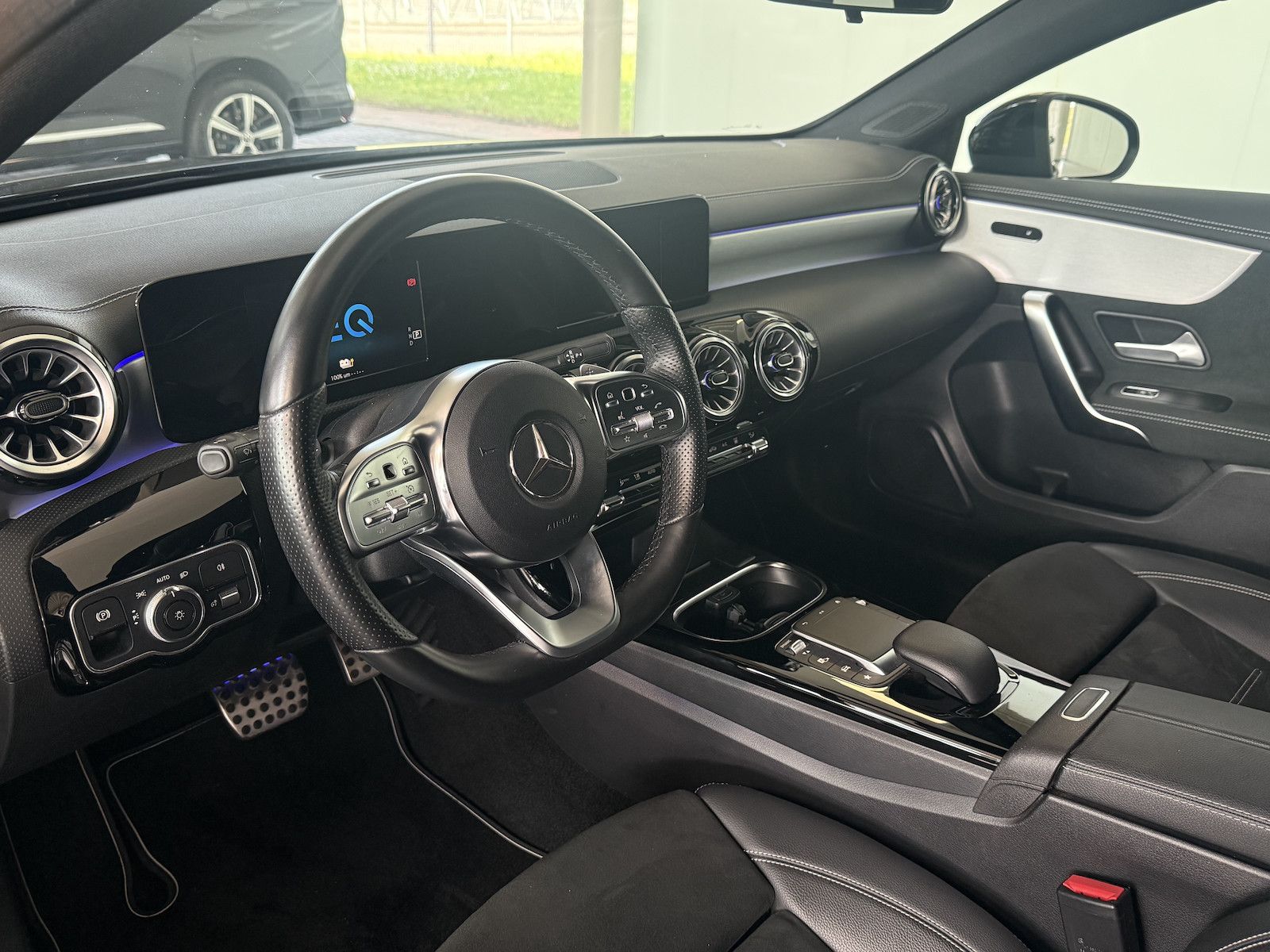 Mercedes-Benz A 250 e AMG-LINE - Samsaru's Car Outlet