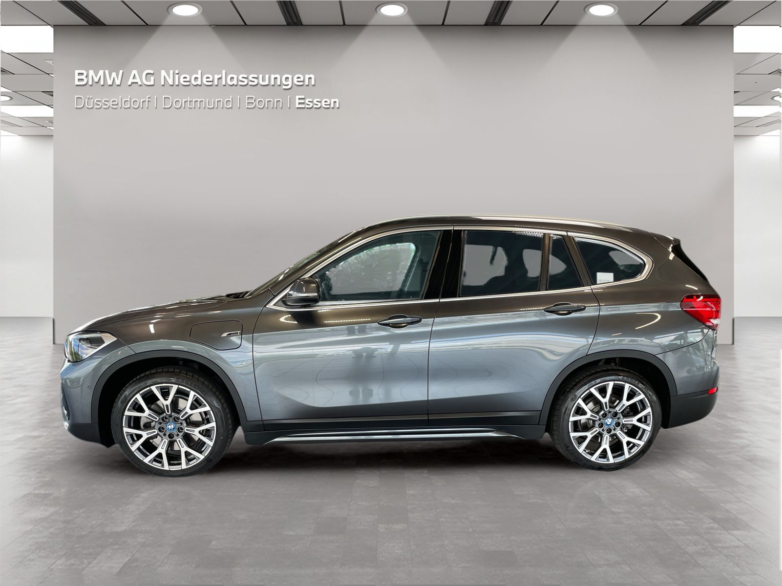 BMW X1 xDrive25e Sport Line - Samsaru's Car Outlet