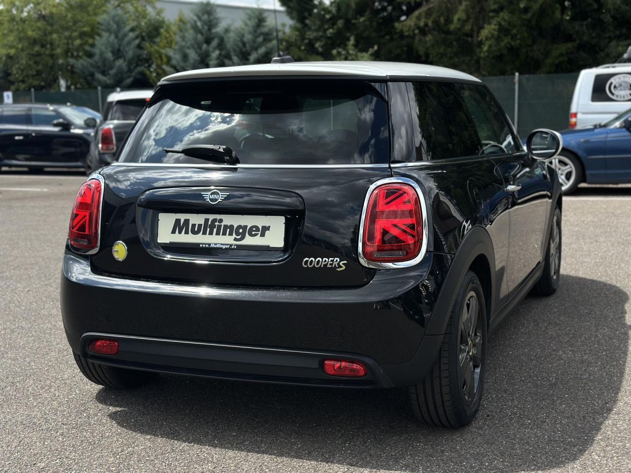 MINI Cooper SE Essential - Samsaru's Car Outlet
