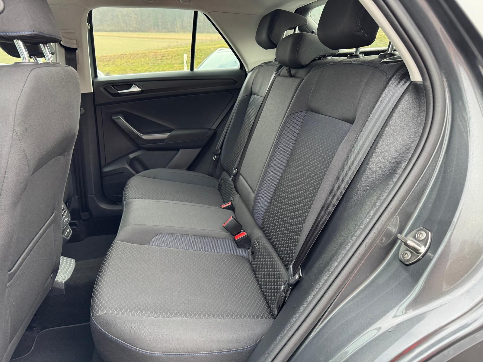 Volkswagen T-Roc 1.5 TSI DSG - Samsaru's Car Outlet