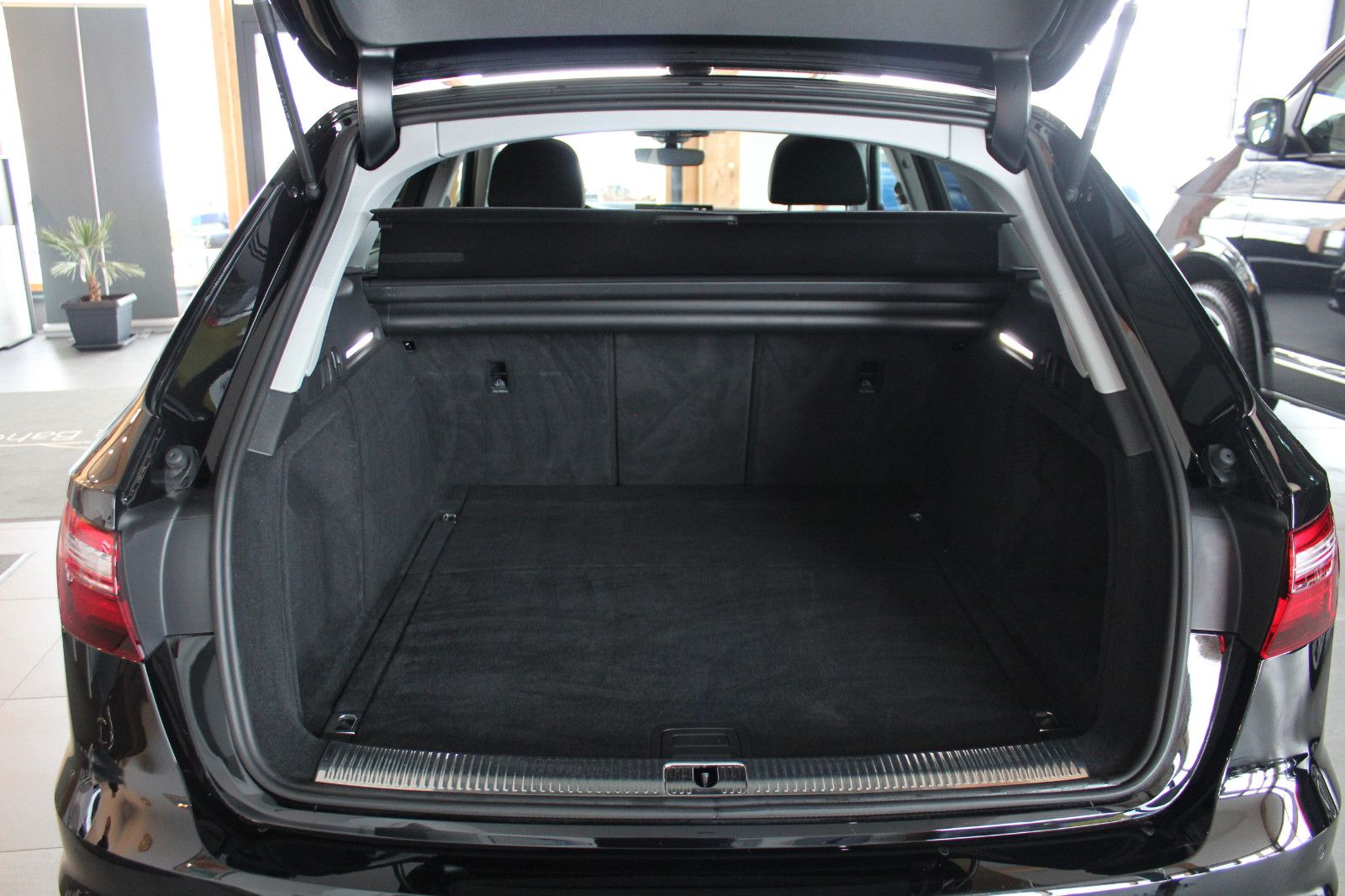 Audi A4 Avant 40 TDI S tronic - Samsaru's Car Outlet