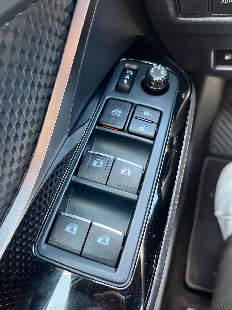 Toyota C-HR Hybrid - Samsaru's Car Outlet