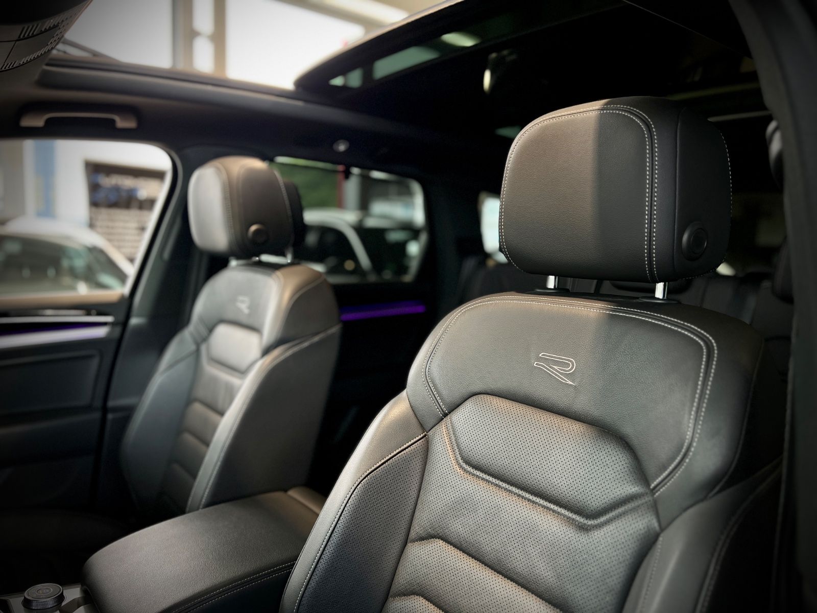 Volkswagen Touareg R-Line 4Motion - Samsaru's Car Outlet