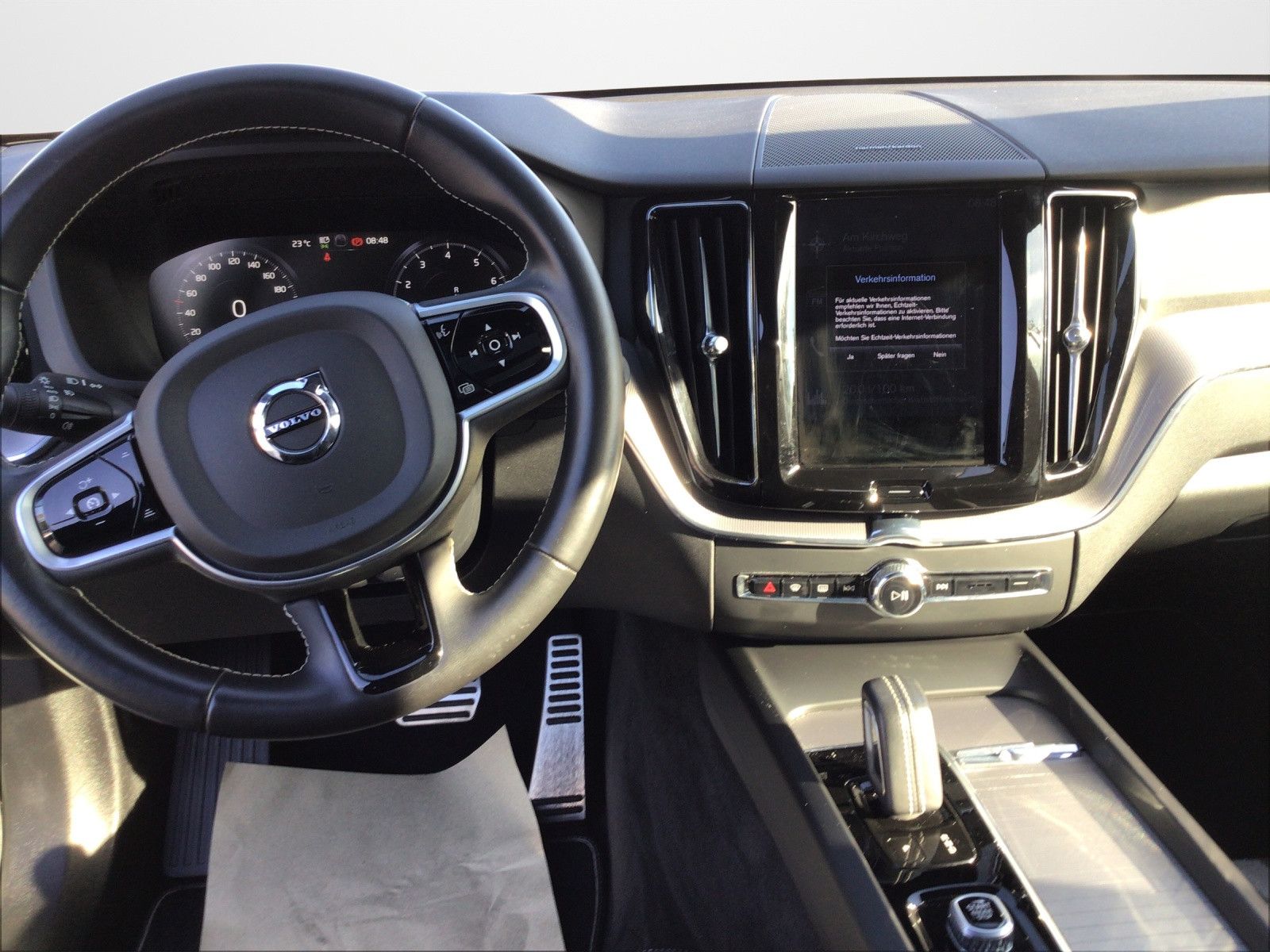 Volvo XC60 B5 AWD R Design - Samsaru's Car Outlet