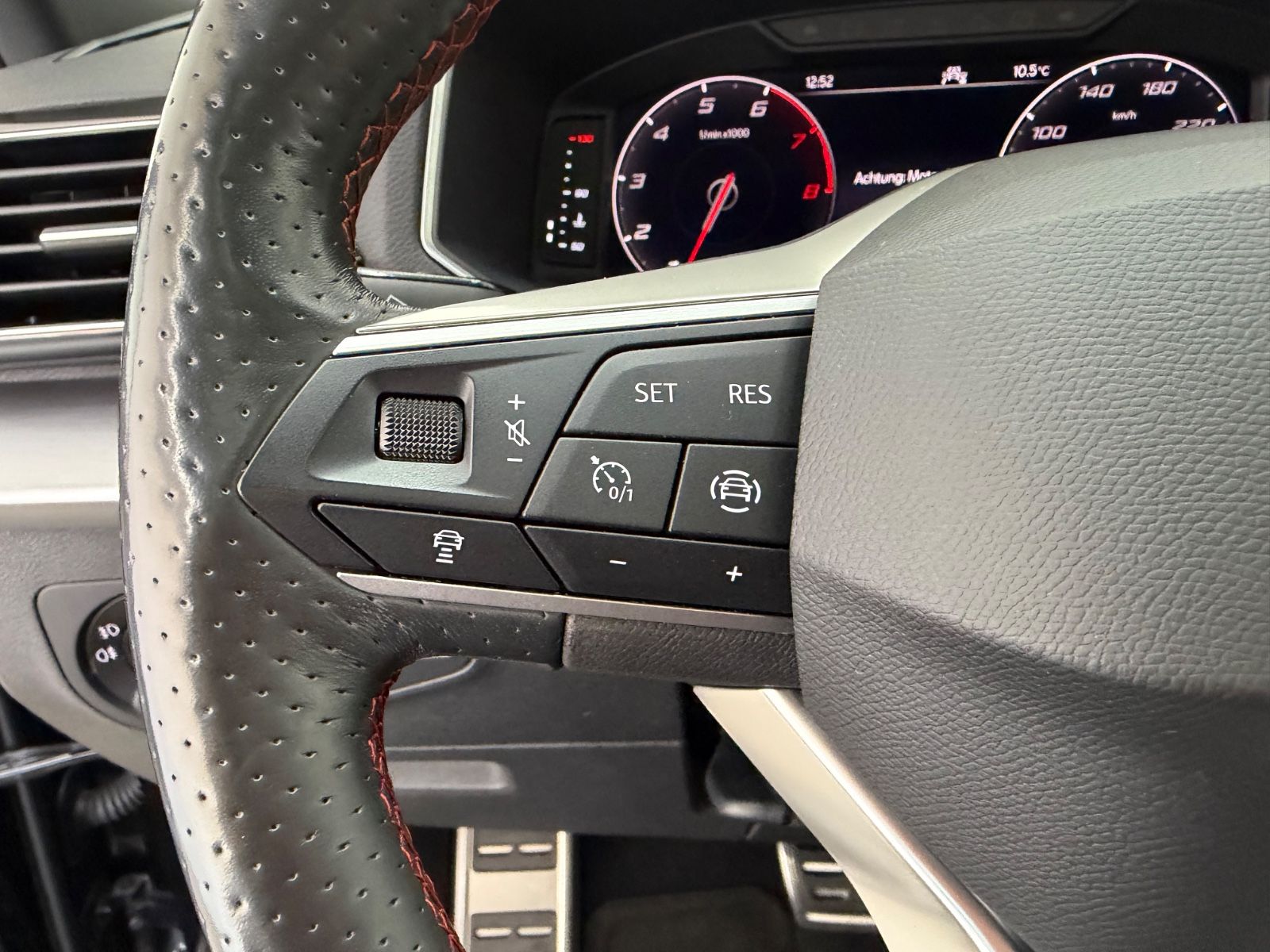 Seat Tarraco 2.0 TSI 4Drive OPF DSG FR+7SITZE+PANO+