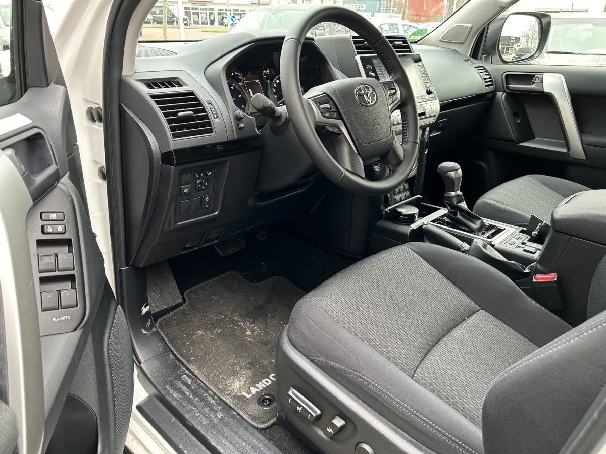 Toyota Land Cruiser   AHK 3.5to LED Kamera