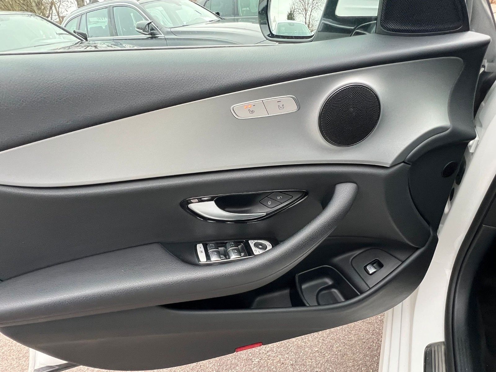 Mercedes-Benz E -Klasse Lim. E 300 de - Samsaru's Car Outlet