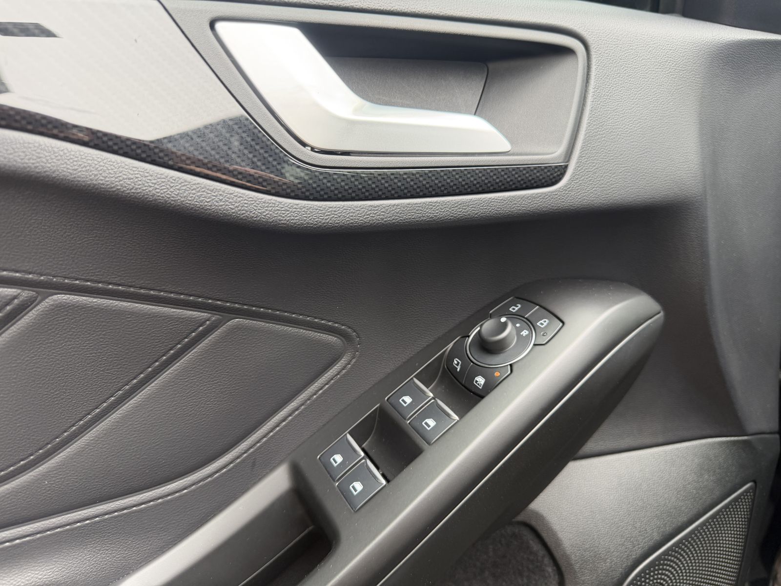 Ford Focus ST-Line LED Navi ACC-Tempomat Pano Kamera