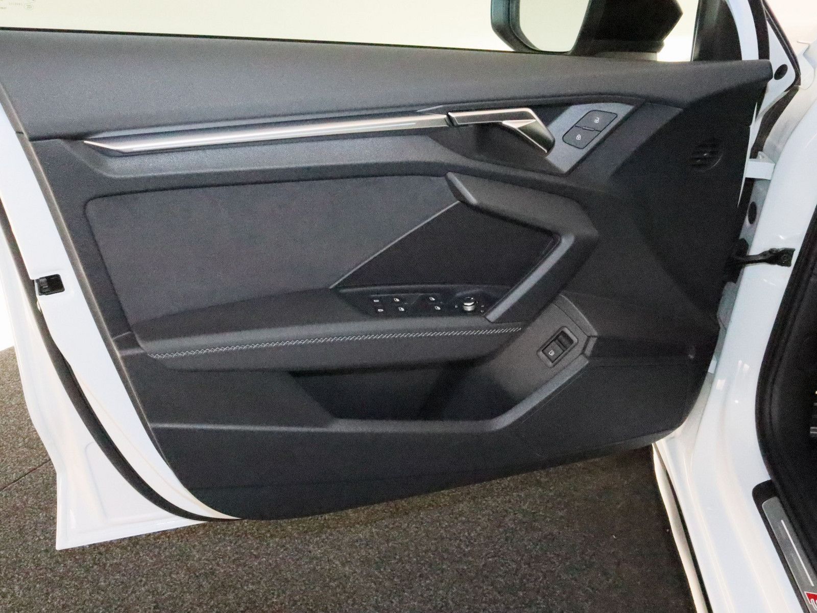 Audi A3 Sportback 45 TFSI e S line - Samsaru's Car Outlet