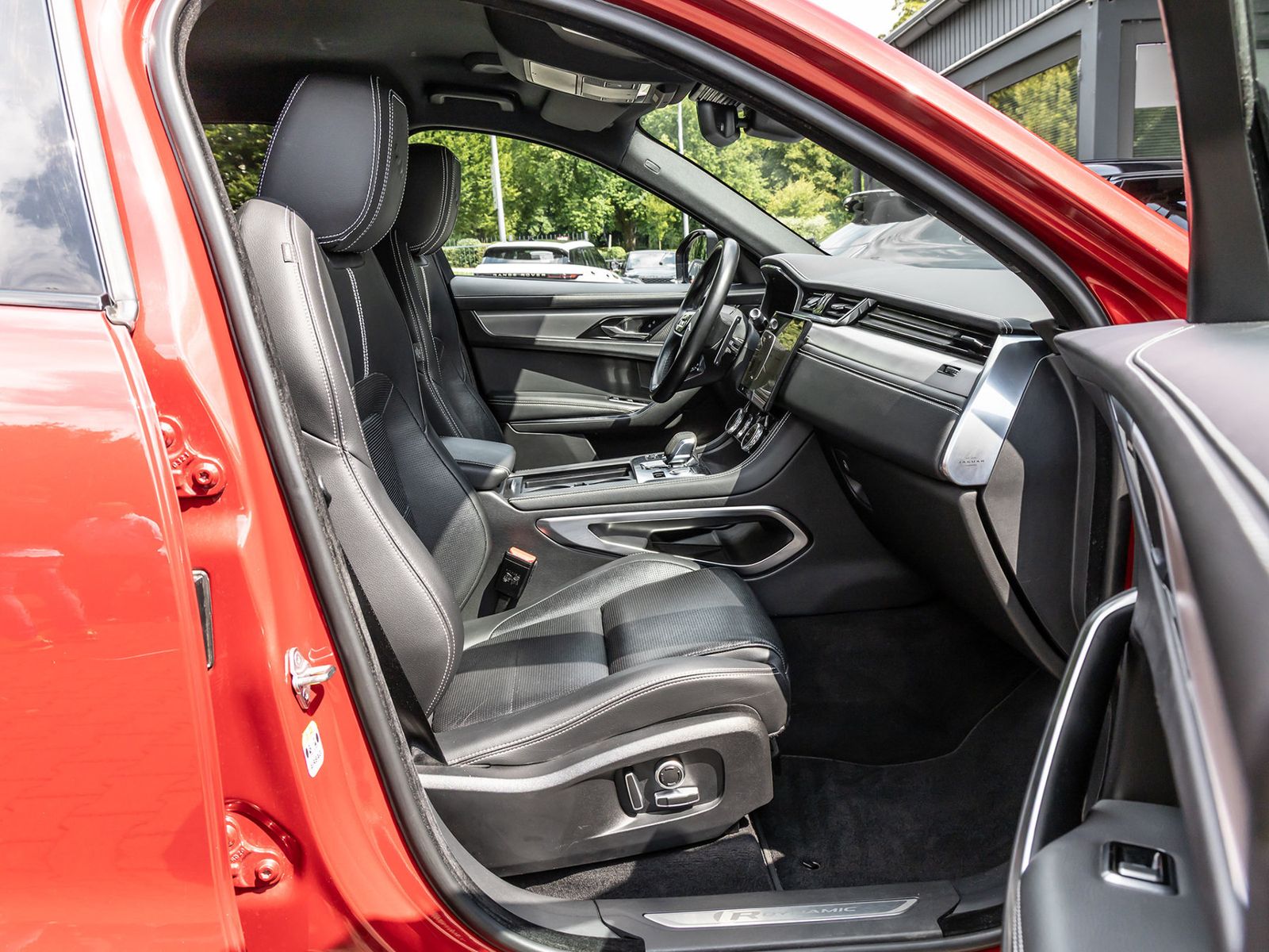 Jaguar F-Pace P400e AWD R-Dynamic AHK NAVI PDC 360°