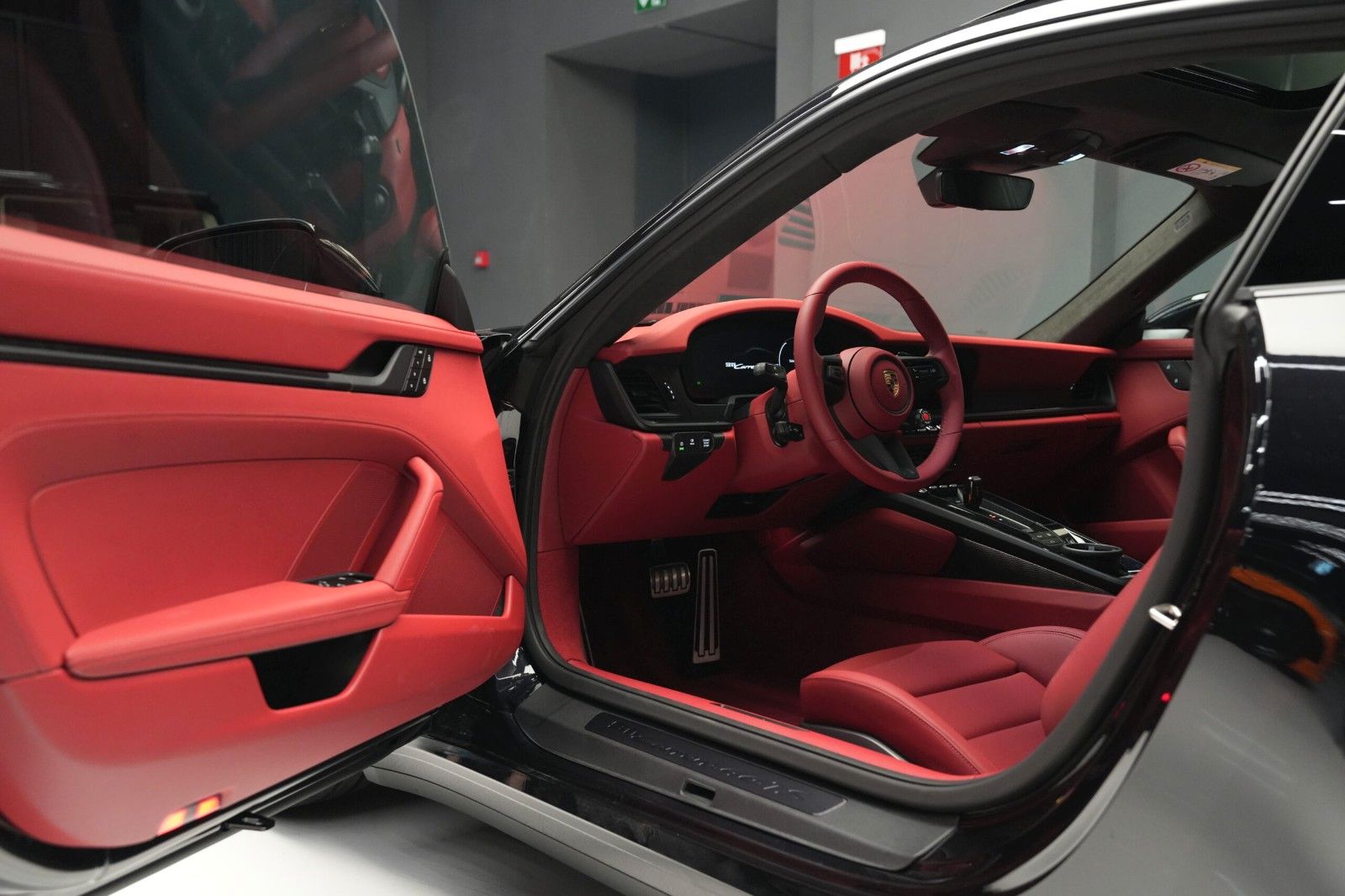 Porsche 911 Carrera 4 GTS T-Hybrid