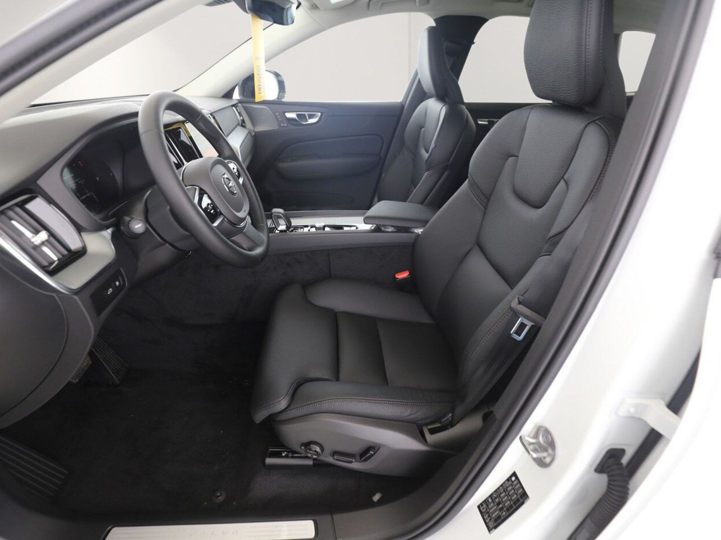 Volvo XC60 T6 Plus Dark Recharge Plug-In Hybrid AWD EU