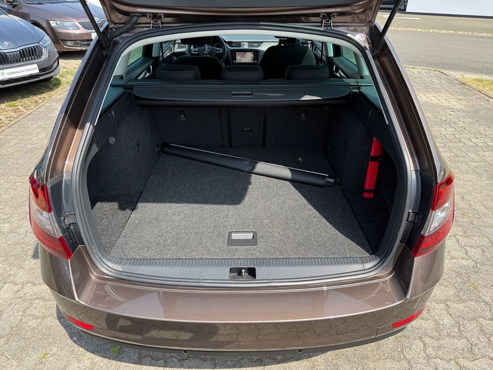 Skoda Octavia Combi 1.5 TSI - Samsaru's Car Outlet