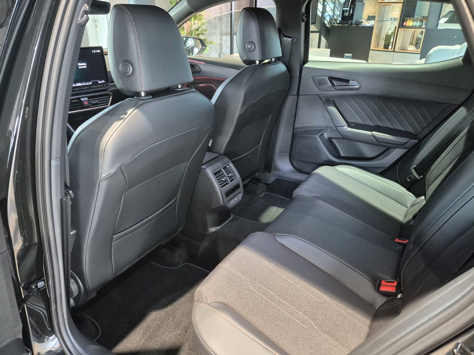 Cupra Leon 1.5 eTSI - Samsaru's Car Outlet