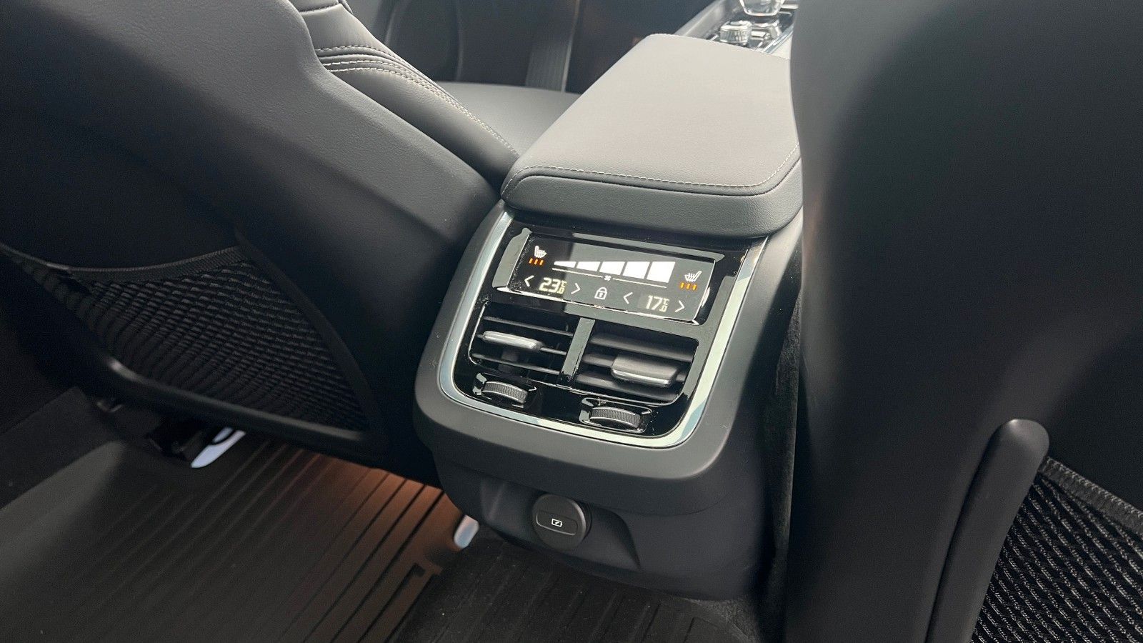 Volvo V60 CC B4 D Ultimate AWD*B&W*360°*SH*MASSAGE*