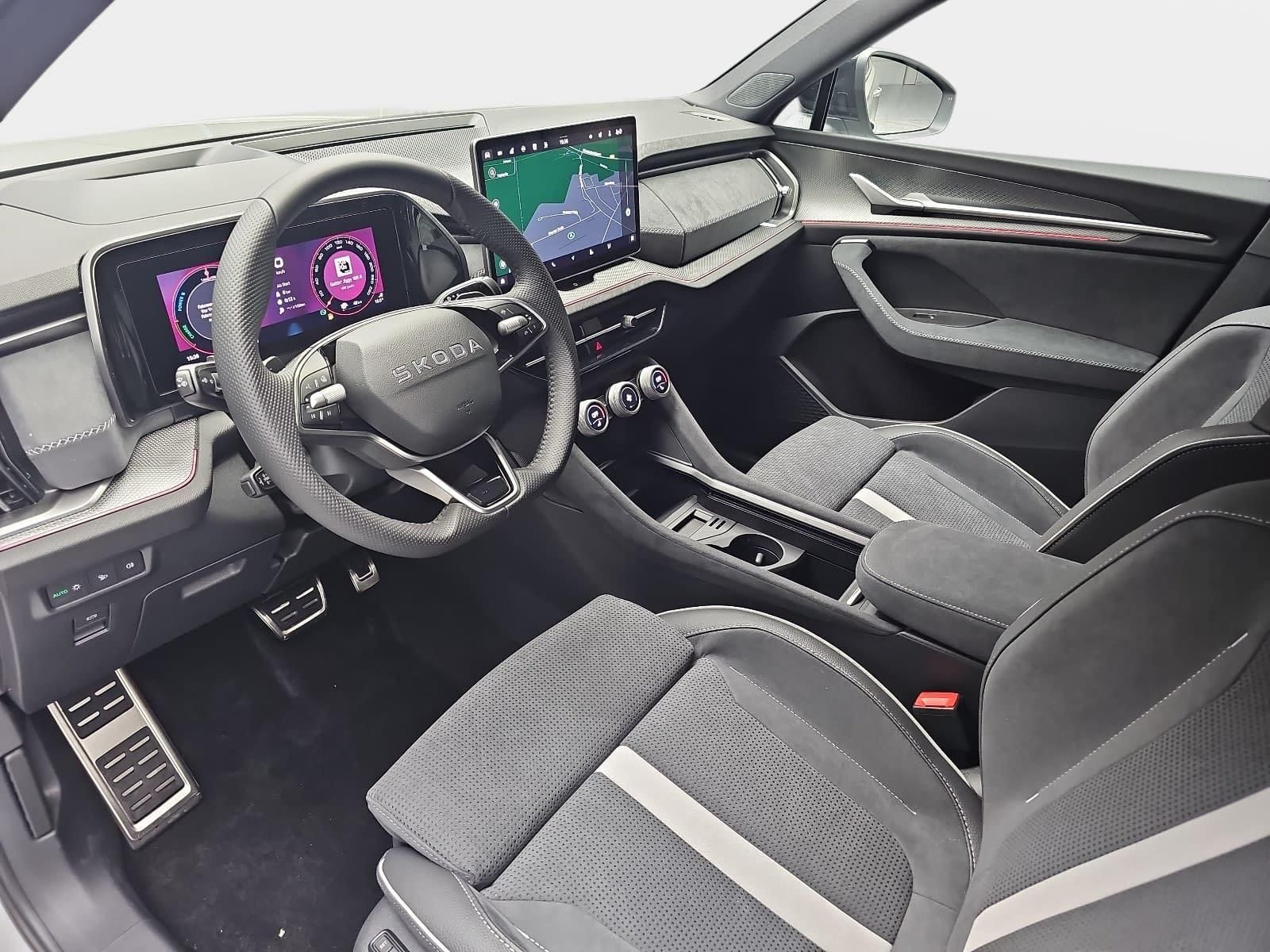 Skoda 1.5 TSI DSG IV PHEV SPORTLINE AHK PANO LM