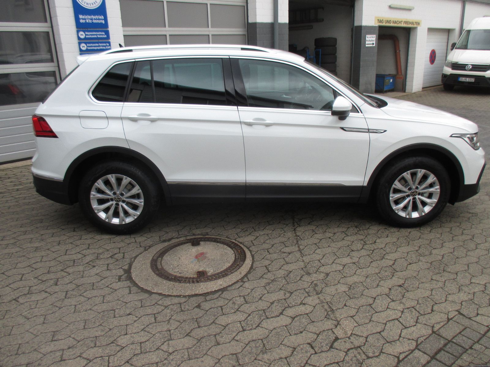 Volkswagen Tiguan 1.5 TSI DSG Life - Samsaru's Car Outlet