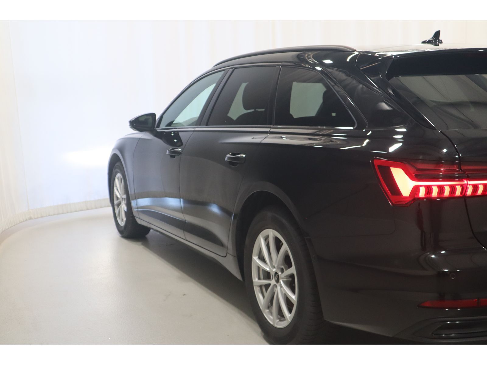 Audi A6 Avant 40 TDI quattro advanced - Samsaru's Car Outlet
